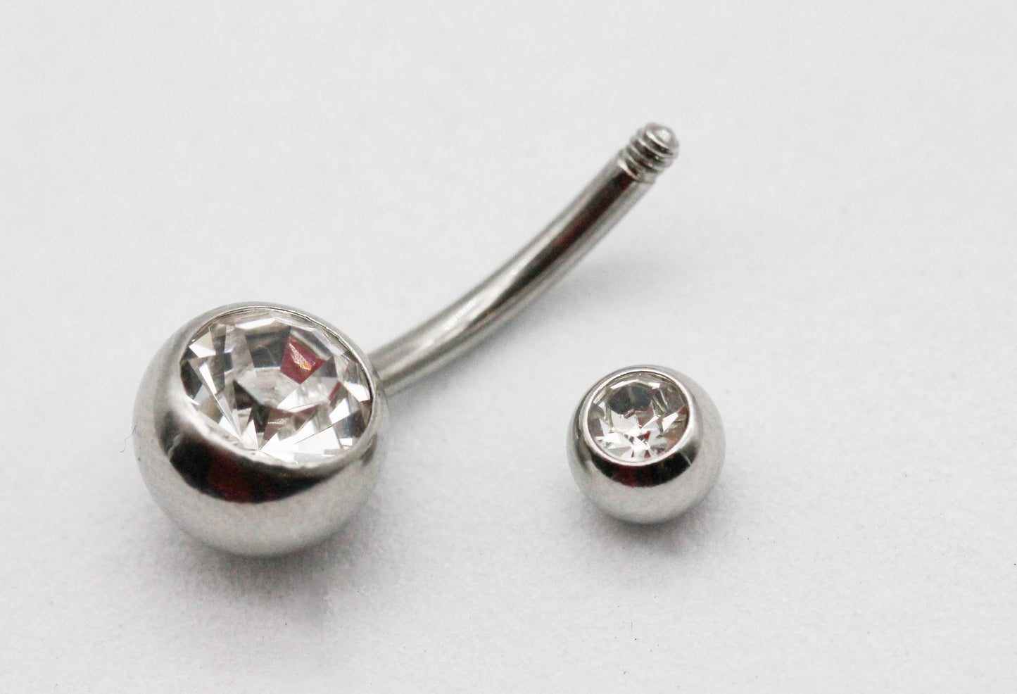 PIERCING OMBLIGO CIRCONIA GRANDE EN ESFERA 8MM CH 5MM; TONO PLATEADO