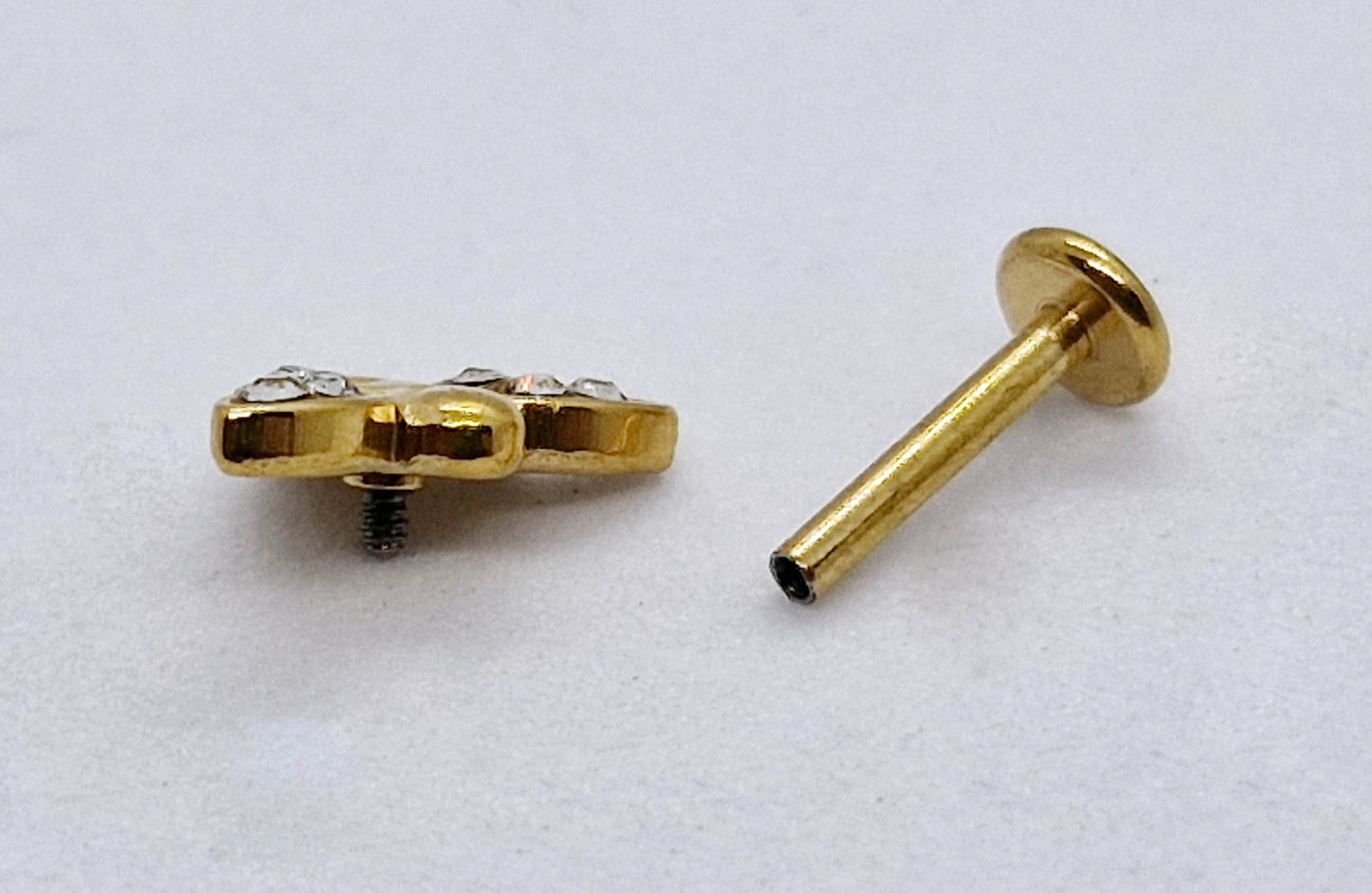 PIERCING ABEJORRO CIRCONIAS 7X8MM; TONO DORADO