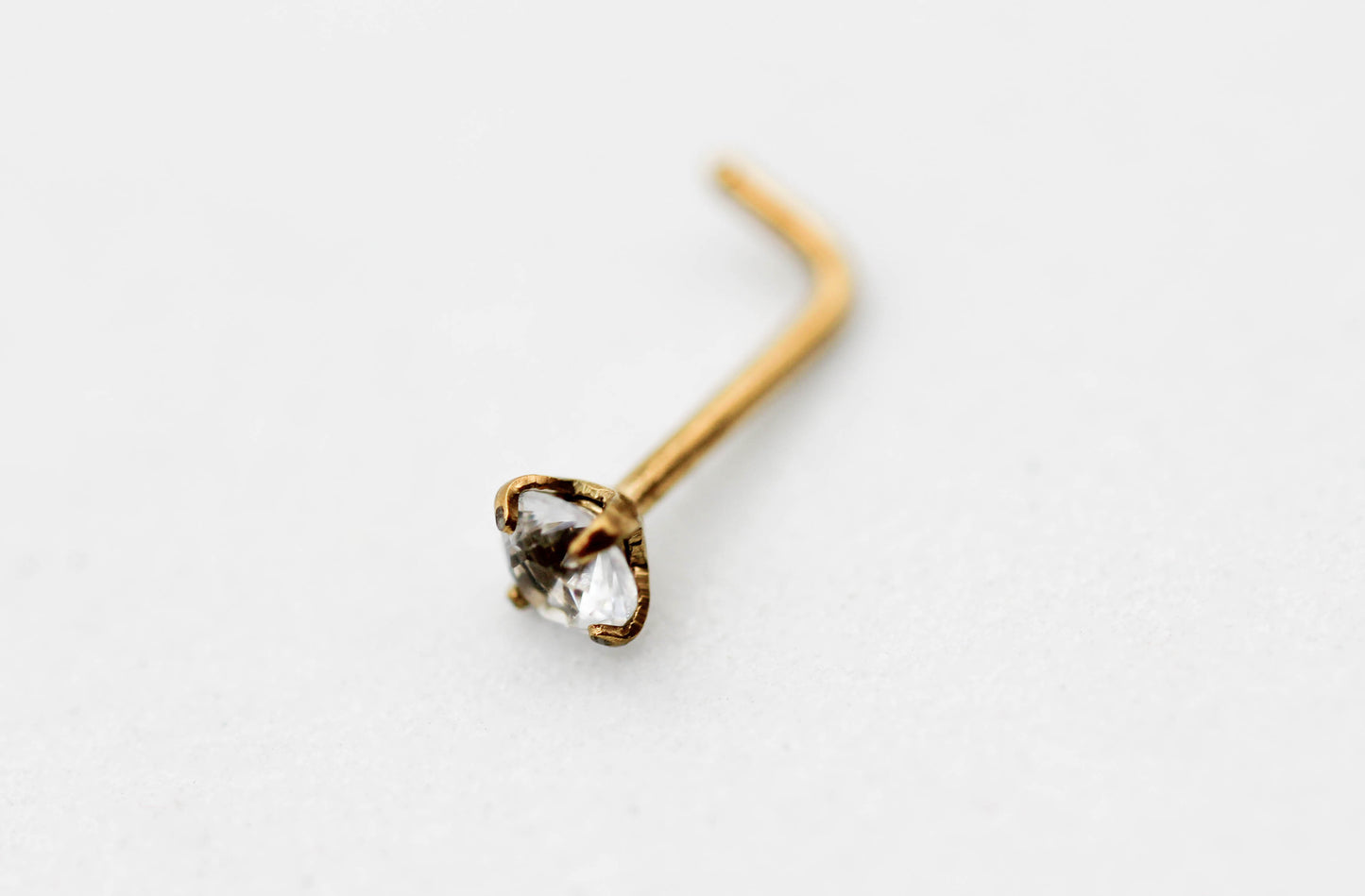 PIERCING NARIZ POSTE CIRCONIA BLANCA 3MM, TONO DORADO TITANIO