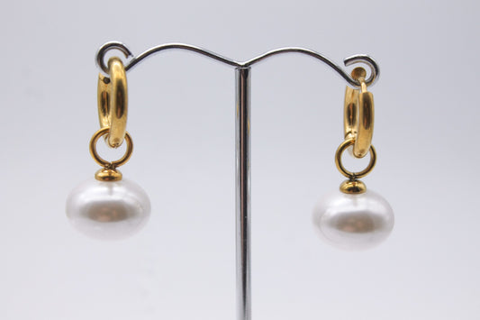 HUGGIES DELGADO TUBULAR 15MM PERLA SINTETICA 10X14MM; TONO DORADO