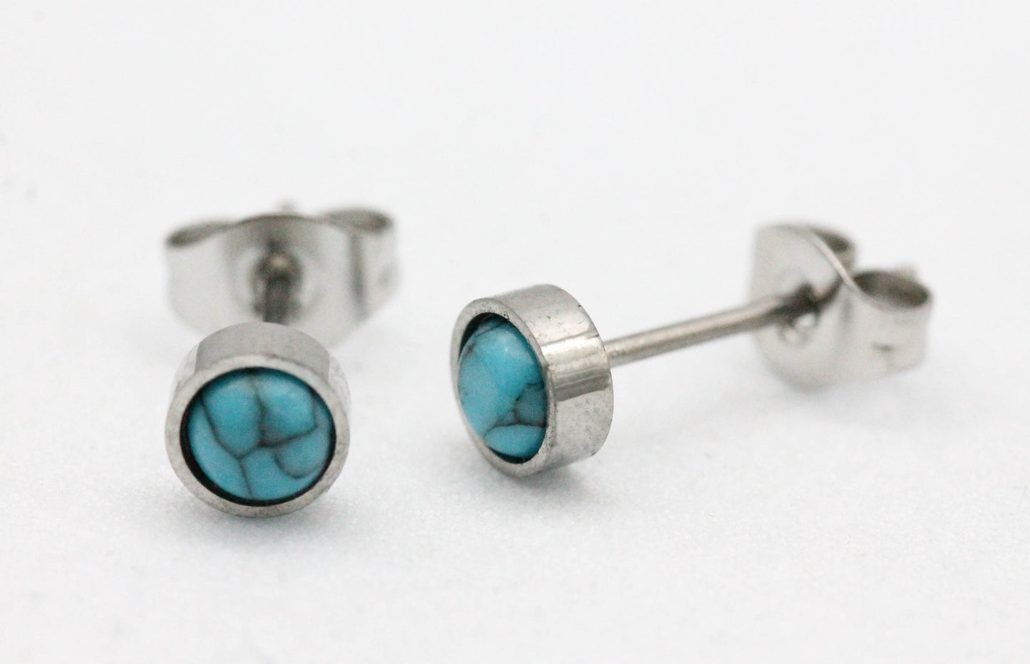 BROQUELES IMITACION TURQUESA 5MM; TONO PLATEADO