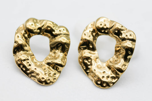 ARETES OVALO HUECO CORRUGADO 30MM; TONO DORADO