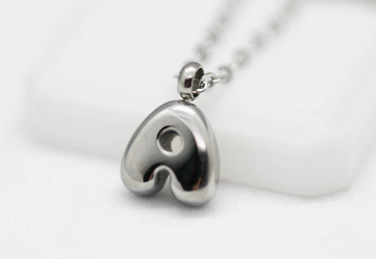 COLLAR INICIAL GLOBO MINI 8MM , TONO PLATEADO.  ¡Elige tu inicial!