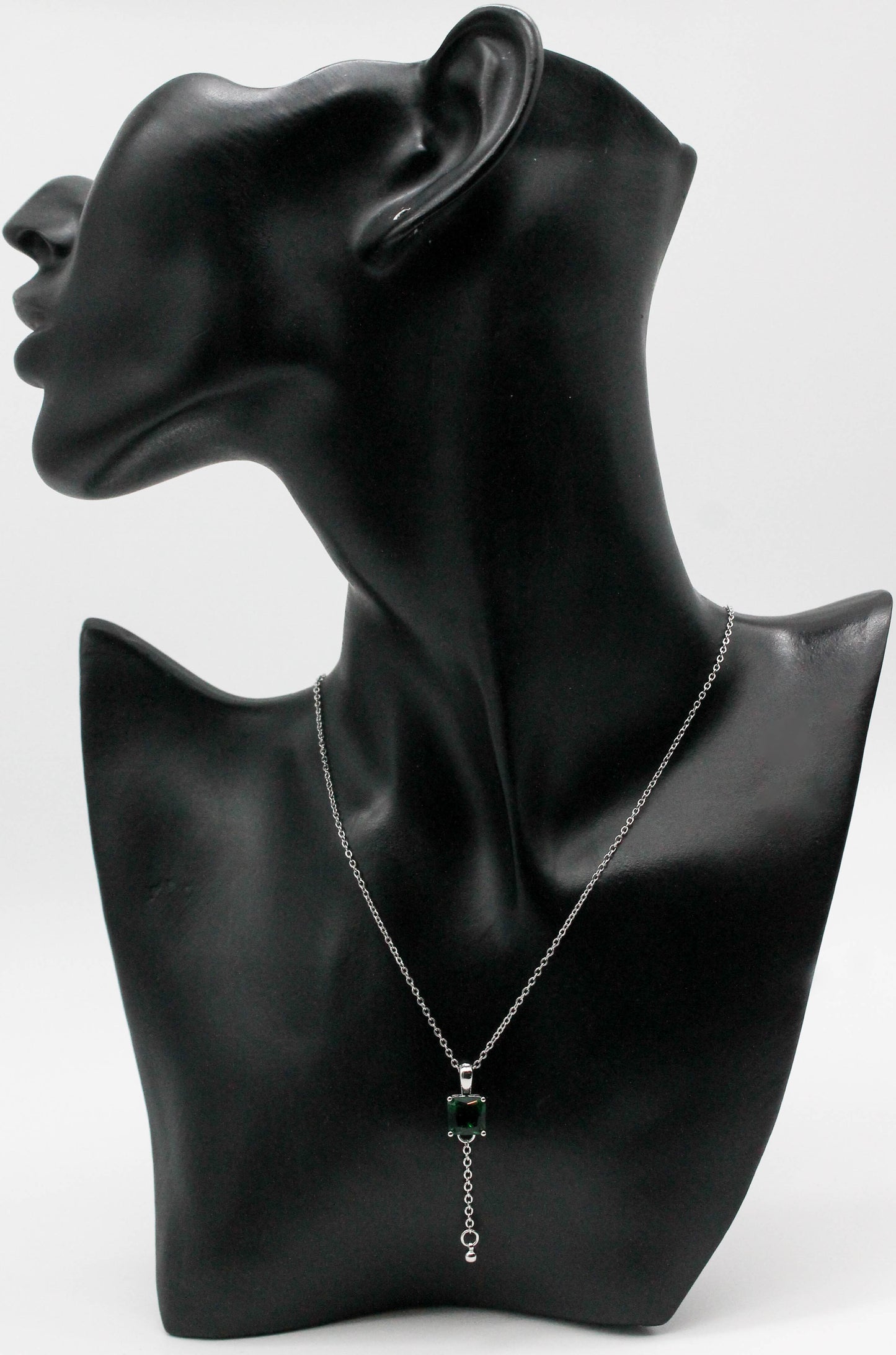COLLAR DIJE CUADRADO CIRCONIA VERDE ESMERALDA 15MM, ESFERA COLGANDO, 40CM + EXTENSION 6CM; TONO PLATEADO