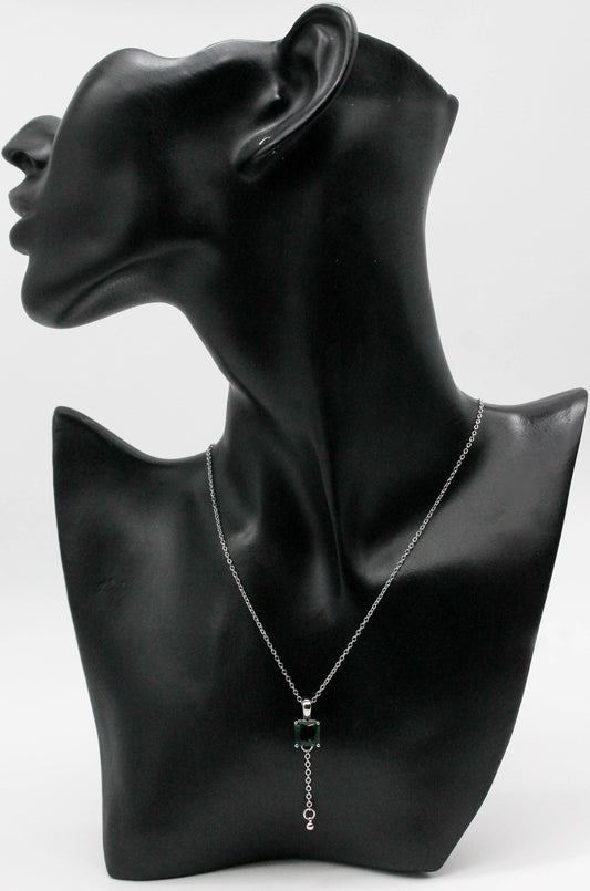 COLLAR DIJE CUADRADO CIRCONIA VERDE ESMERALDA 15MM, ESFERA COLGANDO, 40CM + EXTENSION 6CM; TONO PLATEADO