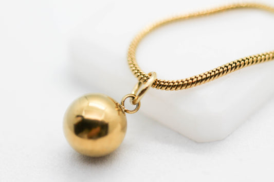 COLLAR ESFERA 8 MM; CADENA COLA DE RATON 40CM DE LARGO+ EXTENSION DE 5CM; TONO DORADO