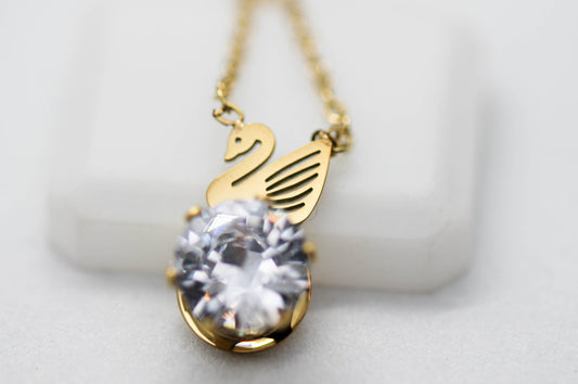 COLLAR CIRCONIA/CISNE 8MM 45CM + 5CM DE EXTENSION; TONO DORADO