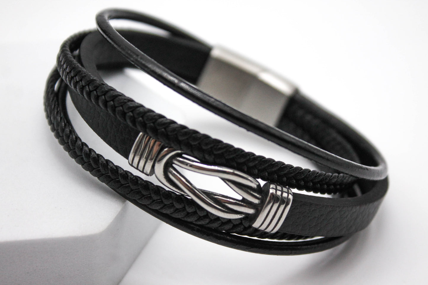 PULSERA CABALLERO PIEL NEGRA 5 EN 1 NUDO DE ACERO