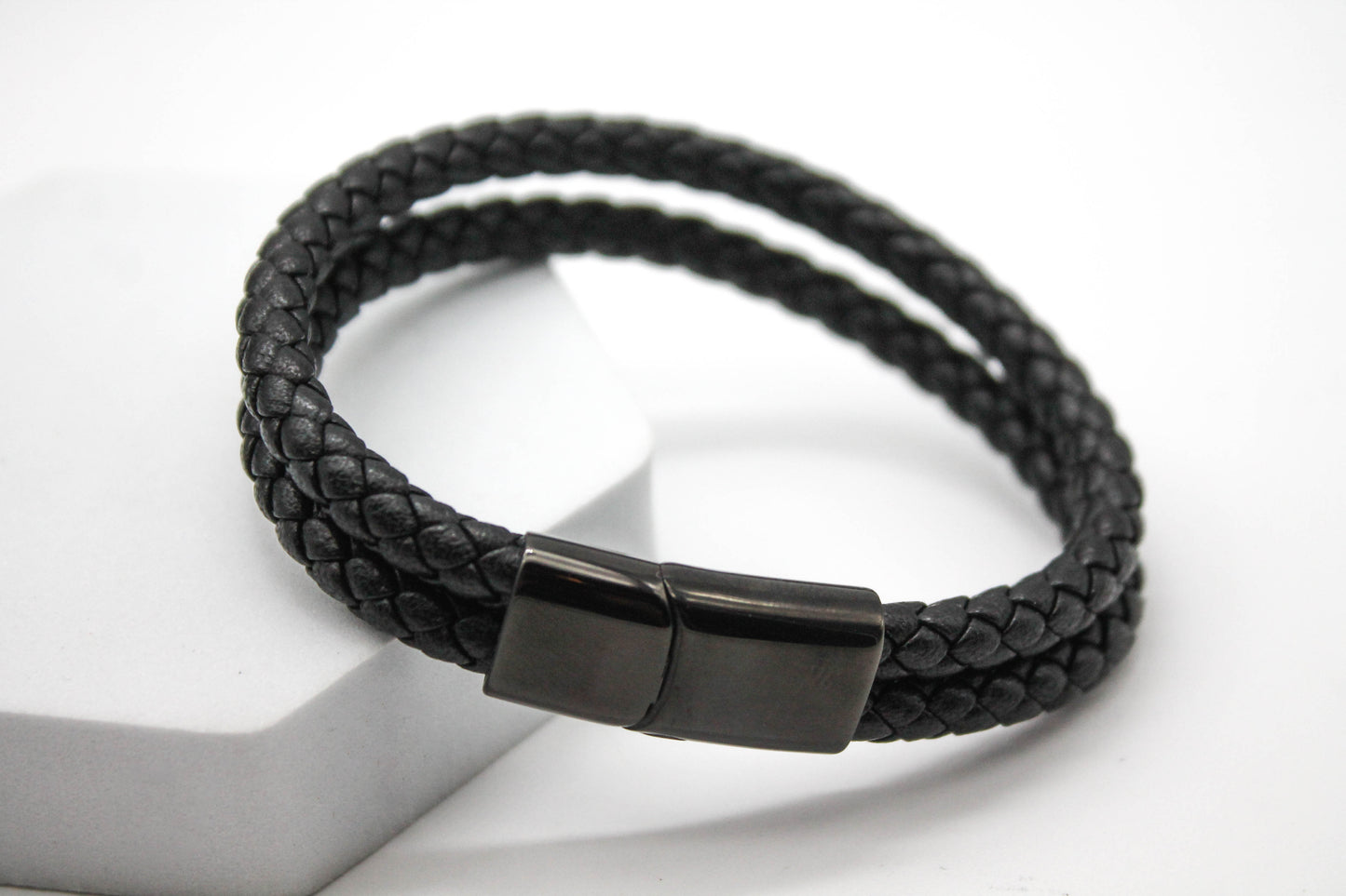 PULSERA CABALLERO PIEL NEGRA DOBLE TRENZA TUBULAR; BROCHE NEGRO