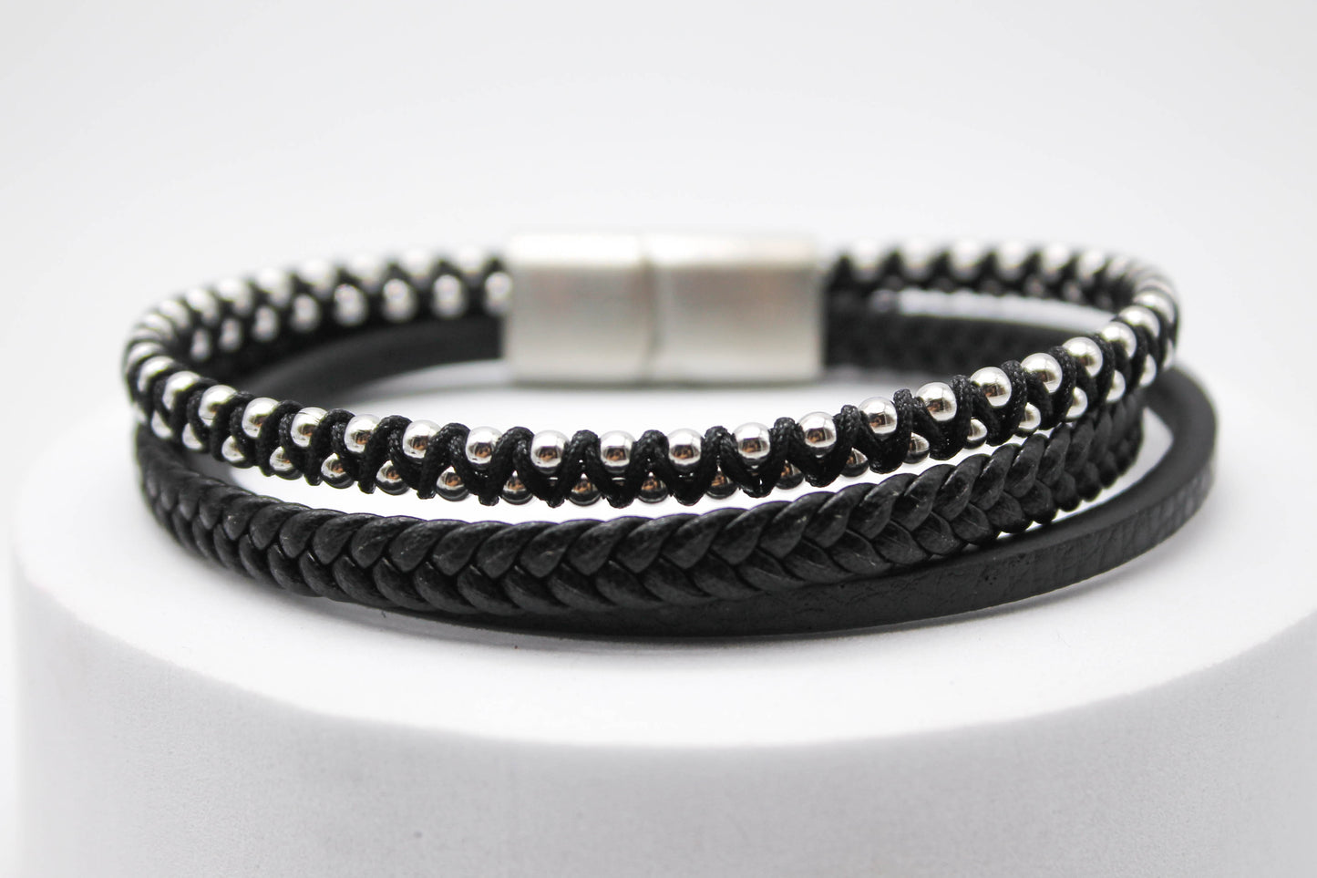 PULSERA CABALLERO 3-1 LISA, TRENZA, ESFERAS PLATEADAS EN HILO NEGRO 21CM