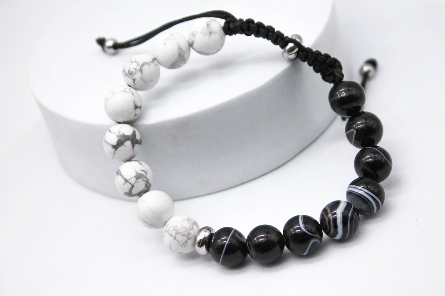 PULSERA TEJIDA HILO NEGRO PIEDRAS NATURALES 10MM NEGRO/BLANCO