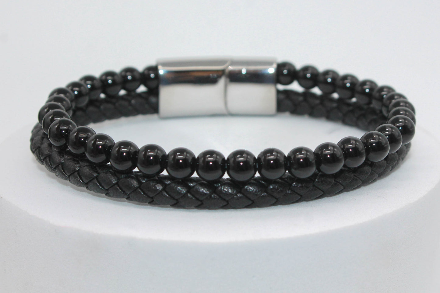 PULSERA CABALLERO PIEL 2-1 TRENZA Y ESFERAS NEGRAS; BROCHE PLATEADO