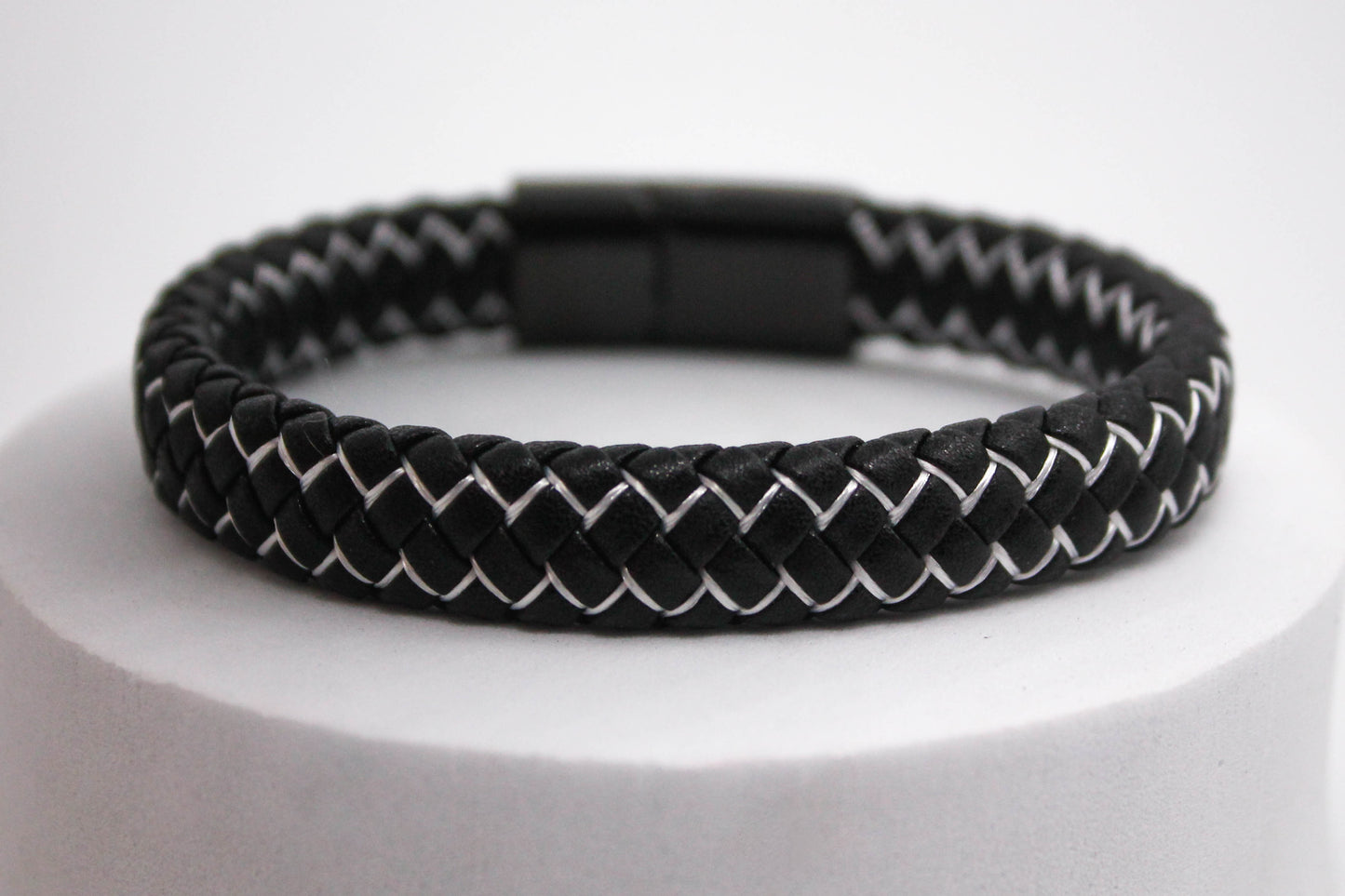 PULSERA CABALLERO PIEL TRENZA 12MMGROSOR HILO NYLON BLANCO; BROCHE NEGRO