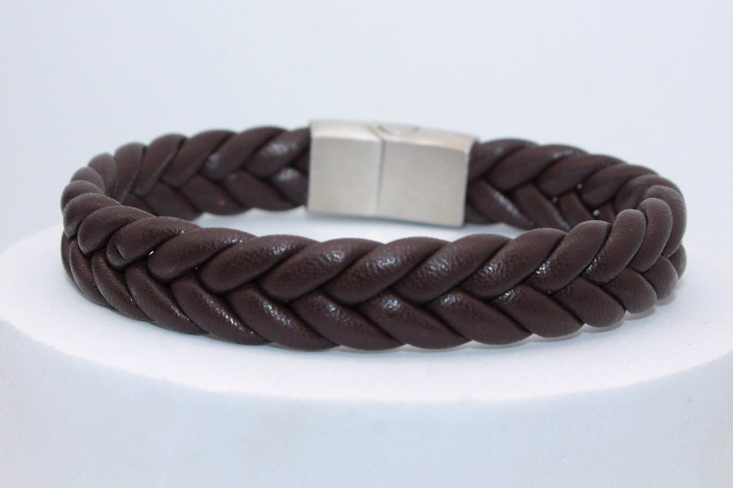 PULSERA TRENZA PIEL CAFE  6MM DE GROSOR; BROCHE PLATEADO