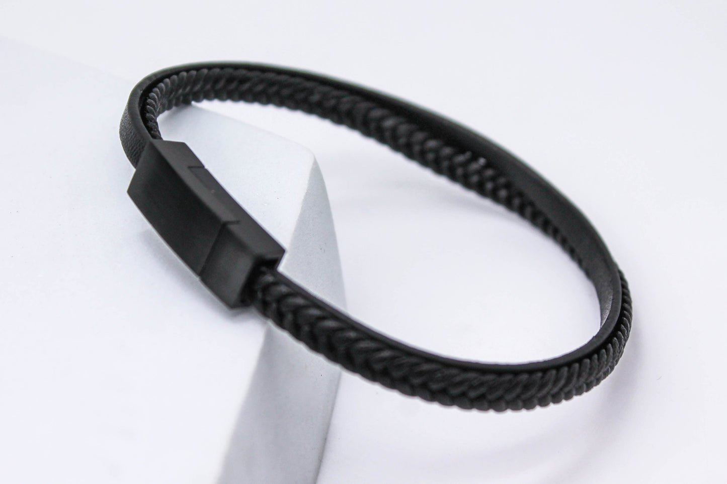 PULSERA CABALLERO DOBLE PIEL NEGRA TRENZA Y LISA ; BROCHE NEGRO