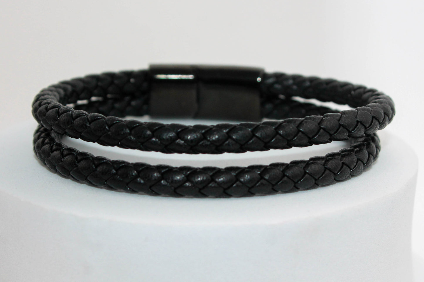 PULSERA CABALLERO PIEL NEGRA DOBLE TRENZA TUBULAR; BROCHE NEGRO