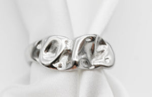 ANILLO ARRUGADO ANCHO AJUSTABLE, TONO PLATEADO