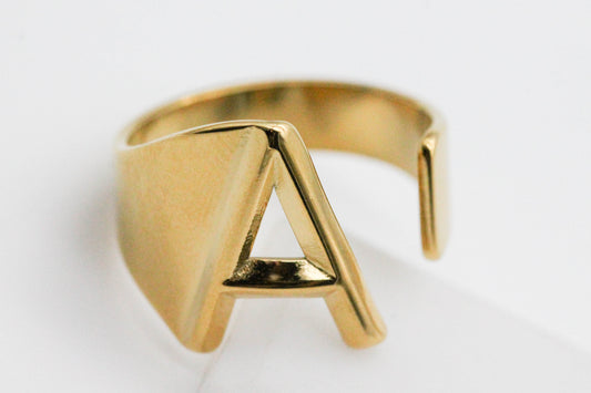 ANILLO AJUSTABLE INICIAL, TONO DORADO