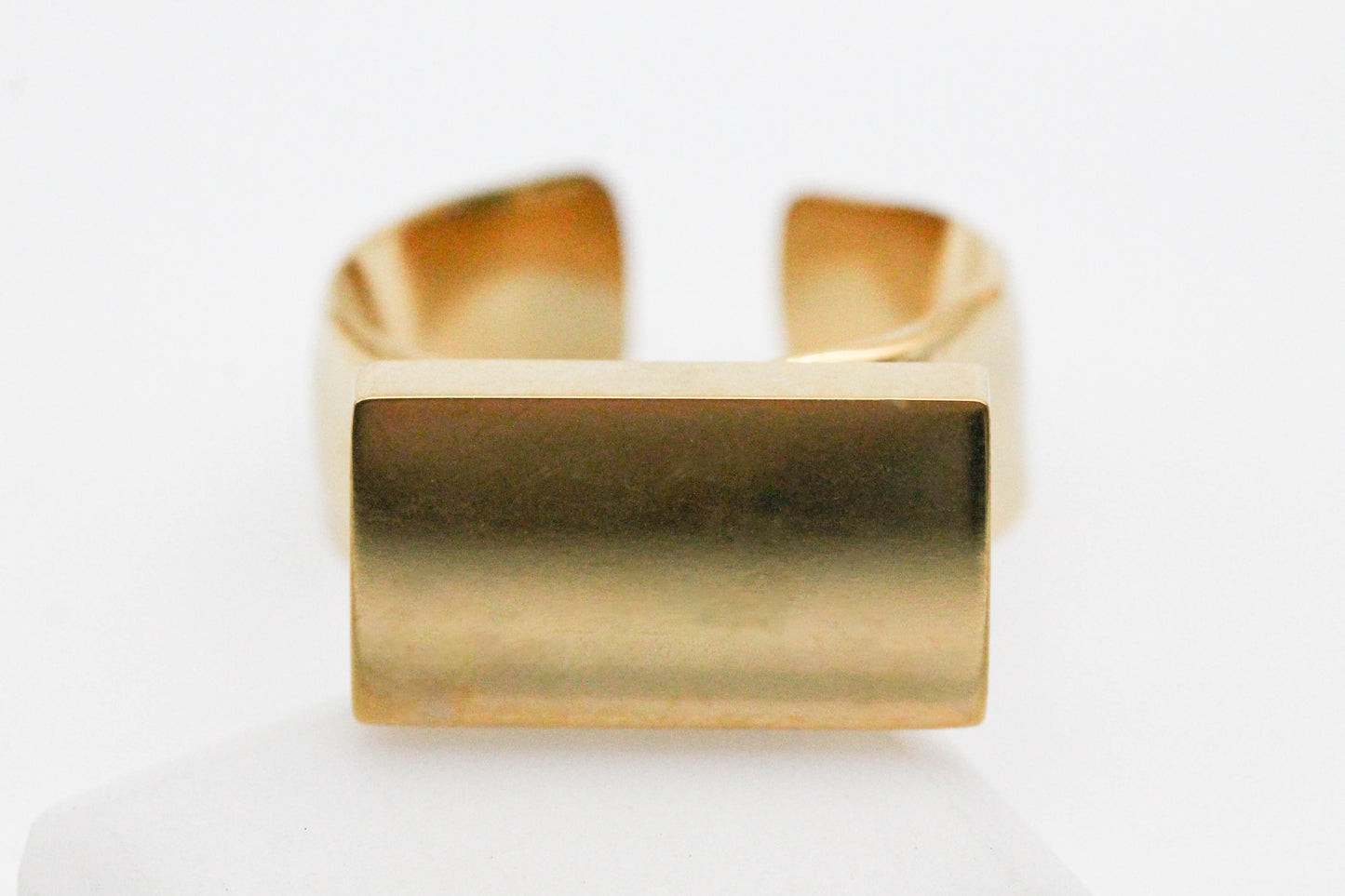 ANILLO AJUSTABLE RECTANGULO, TONO DORADO