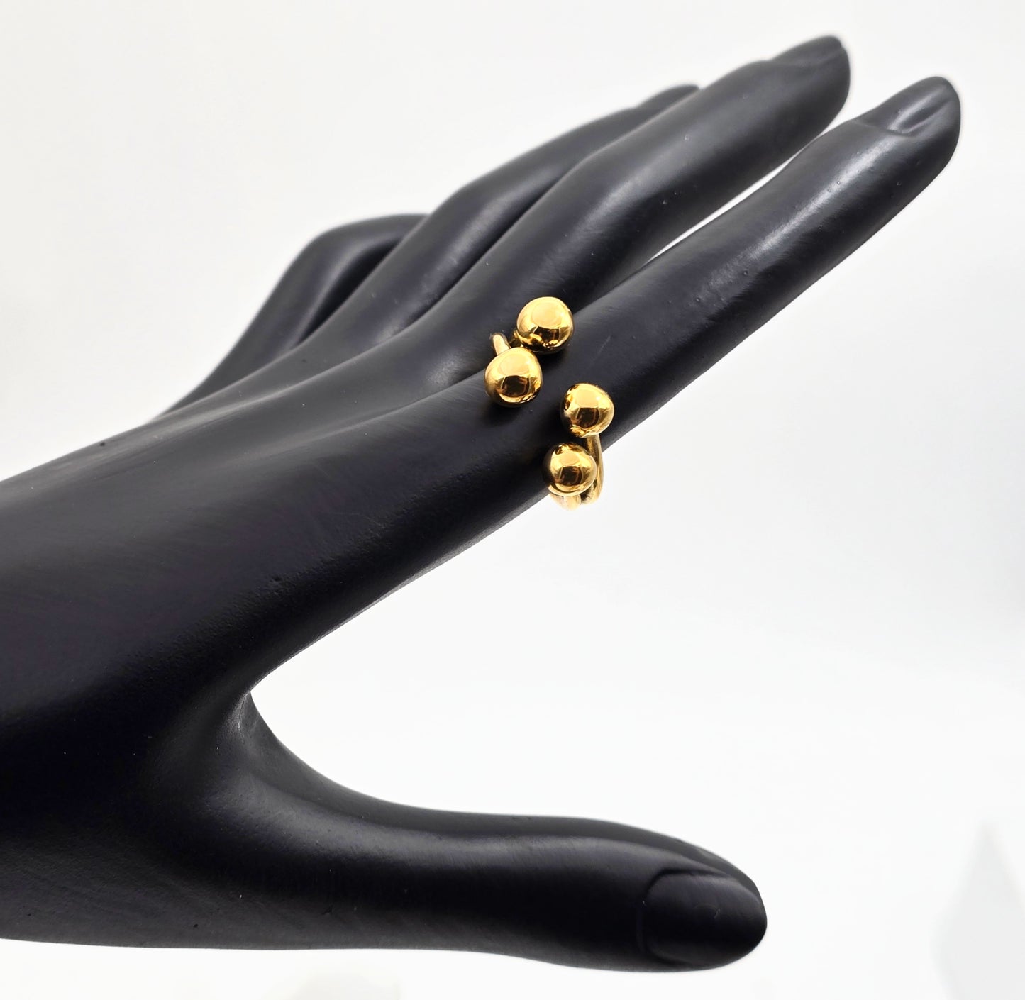 *ANILLO AJUSTABLE CUATRO ESFERAS; TONO DORADO*