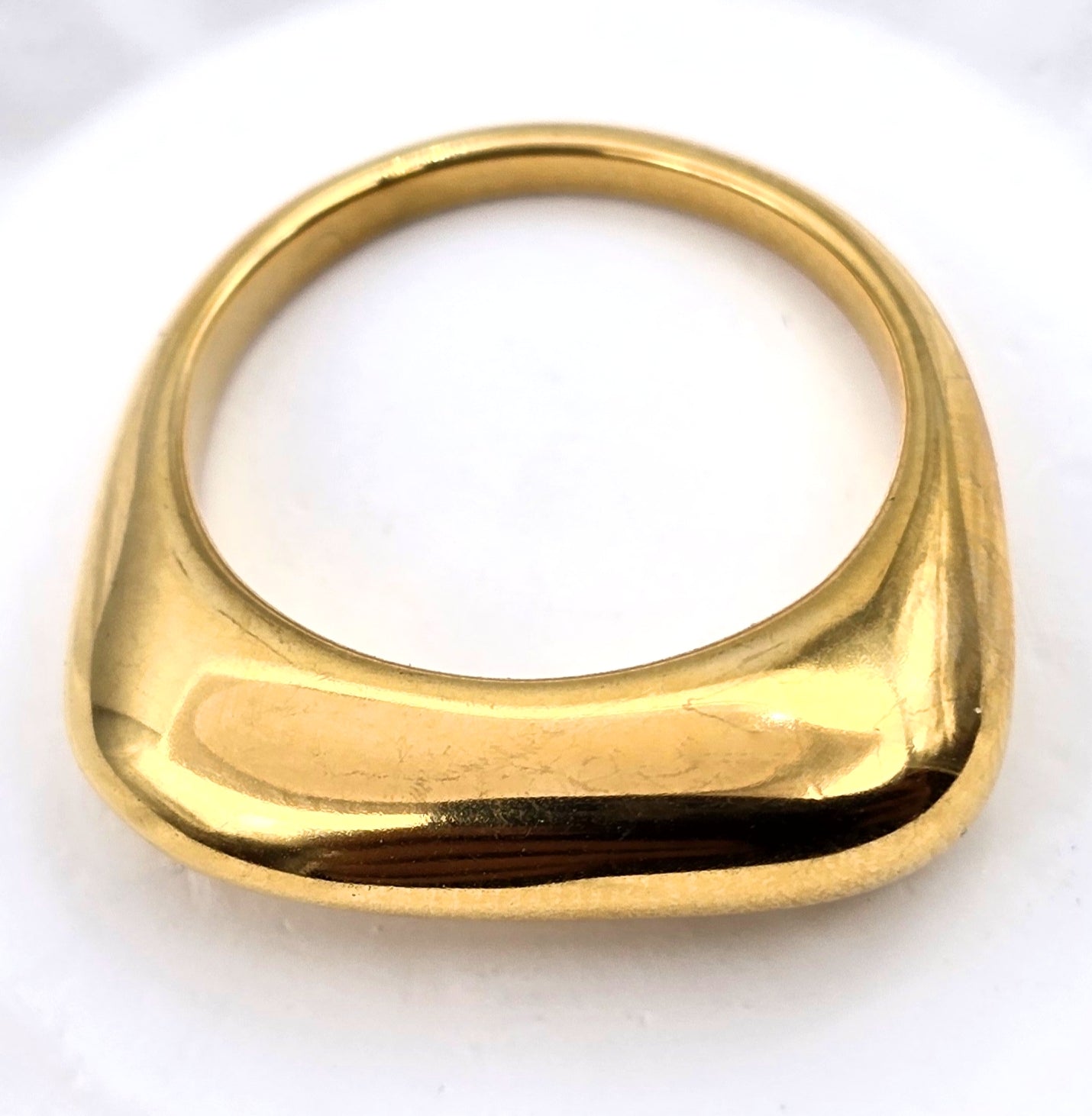 *ANILLO ALTO; TONO DORADO*