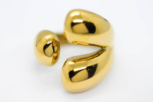 ANILLO TRIPLE BRAZO ABIERTO AJUSTABLE; TONO DORADO