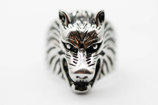 ANILLO CABALLERO ROSTRO LOBO; TONO PLATEADO