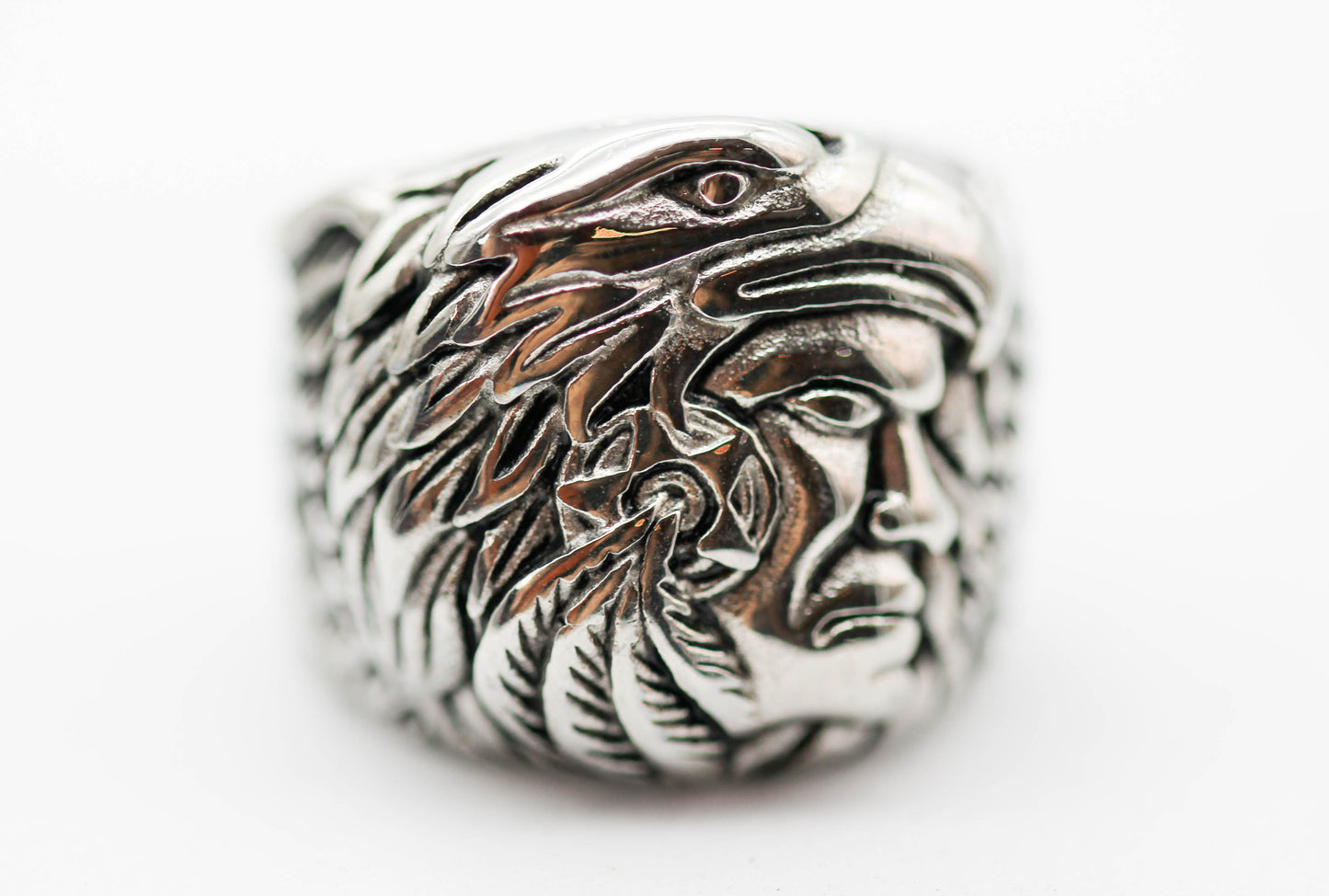 ANILLO CABALLERO ROSTRO AZTECA, ALAS DE AGUILA; TONO PLATEADO