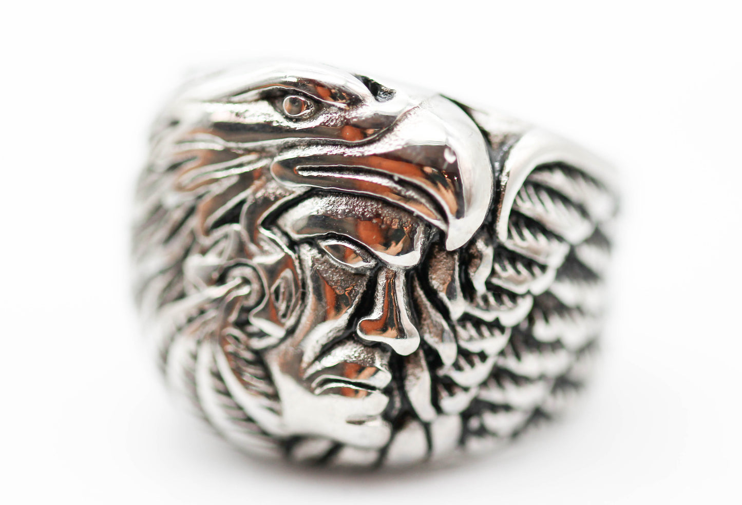 ANILLO CABALLERO ROSTRO AZTECA, ALAS DE AGUILA; TONO PLATEADO