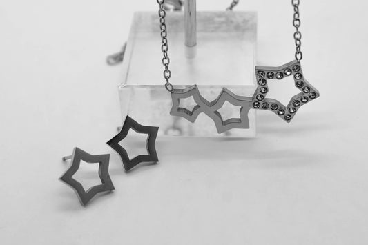 SET TRES ESTRELLAS HUECAS CIRCONIAS; TONO PLATEADO