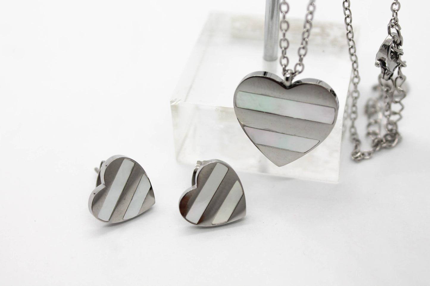 SET CORAZON BARRAS HORIZONTALES MADRE PERLA; TONO PLATEADO