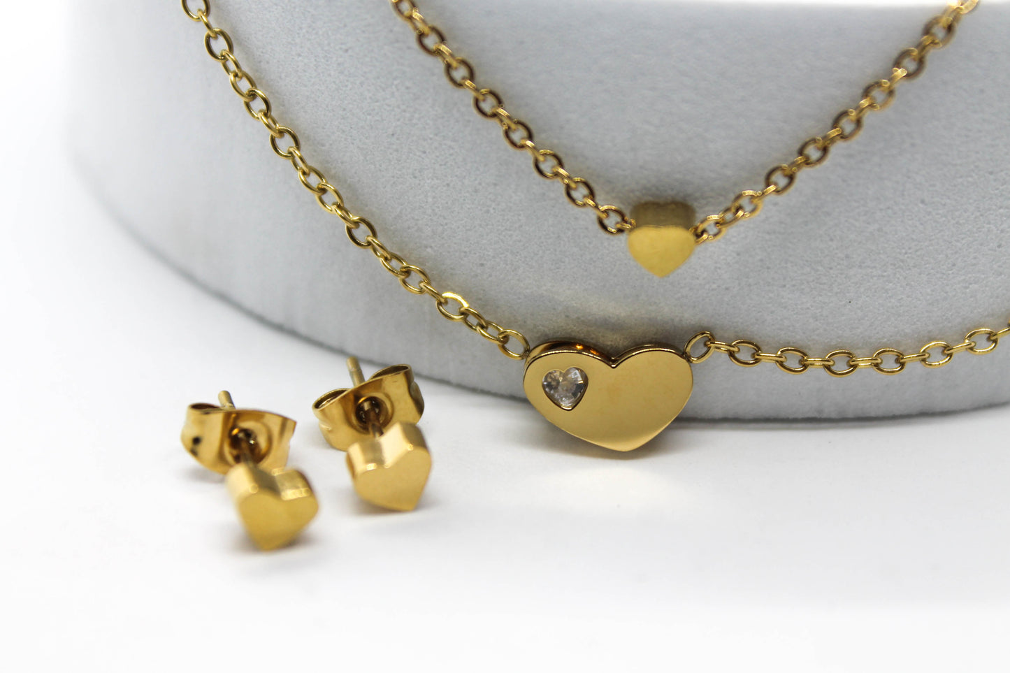 SET DOBLE CORAZON CIRCONIA 11MM CORAZON MINI 4MM BROQUELES 4MM; CADENAS 30 y 40CM; TONO DORADO