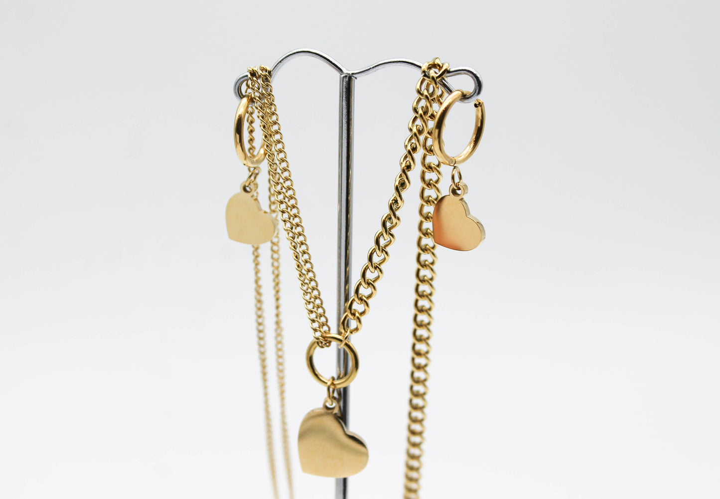 SET CORAZON HUGGIEES TUBULARES 12MM DIJE 10MM, CADENA BARBADA GRUESA Y DELGADA 45CM + EXTENSION 5CM; TONO DORADO