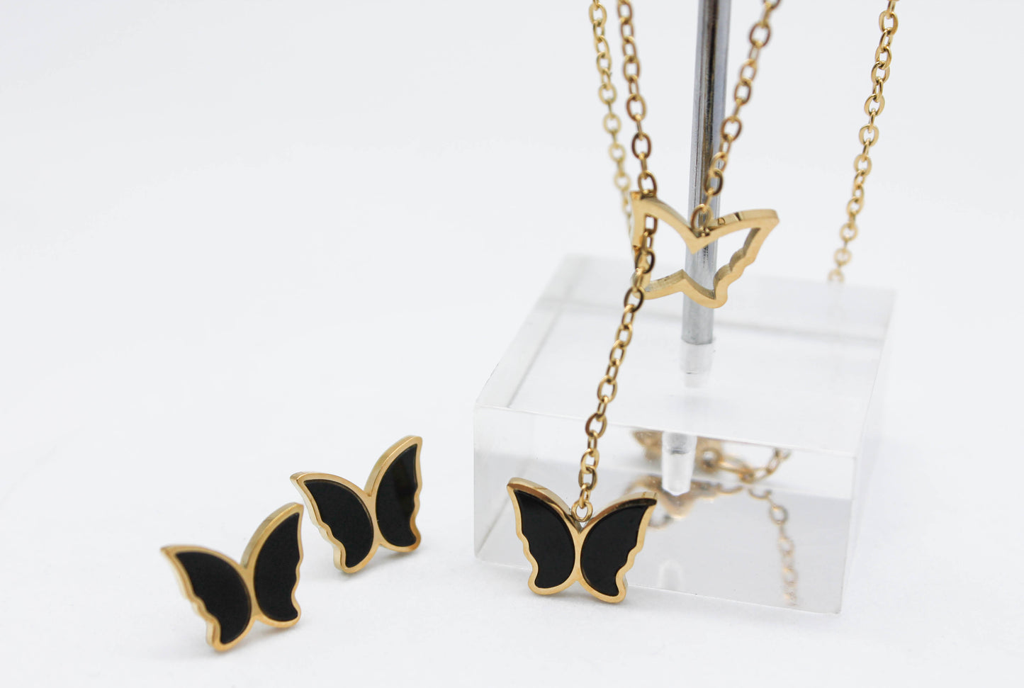 SET MARIPOSA ONIX CORBATIN, MARIPOSA HUECA/ 9MM COLLAR 45CM DE LARGO; TONO DORADO