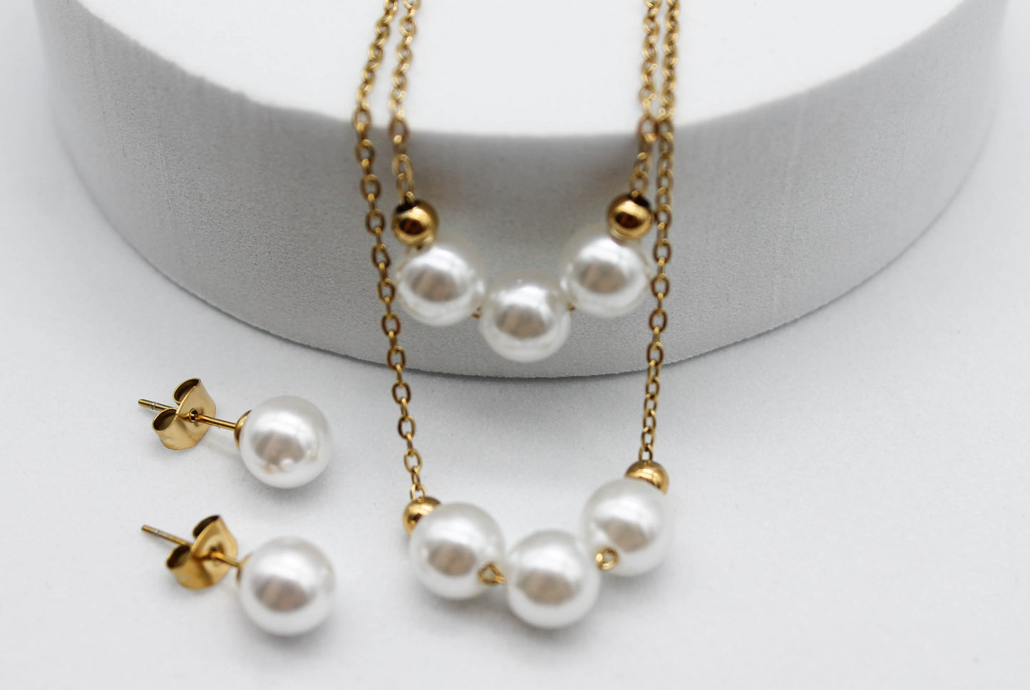 SET DOBLE PERLAS SINTETICAS BROQUEL 8MM; COLLAR ES 30 Y 40CM; TONO DORADO