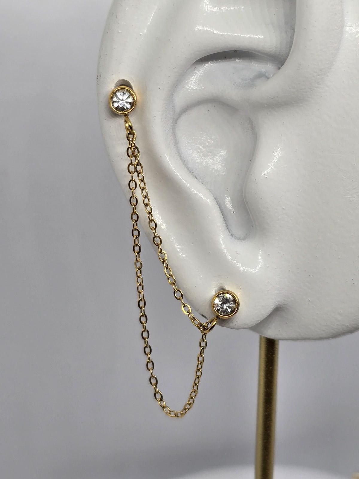 *ARETE / PIERCING DOBLE CON CADENAS CIRCONIAS BLANCAS*