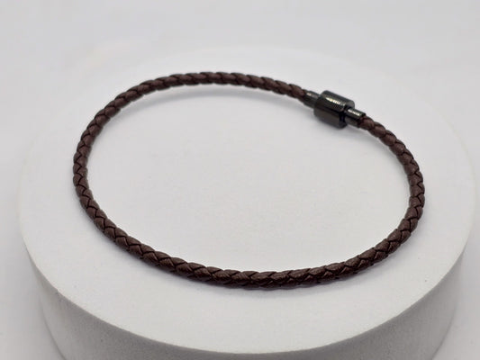 PULSERA PIEL CAFE TUBULAR; BROCHE ACERO; TONO NEGRO