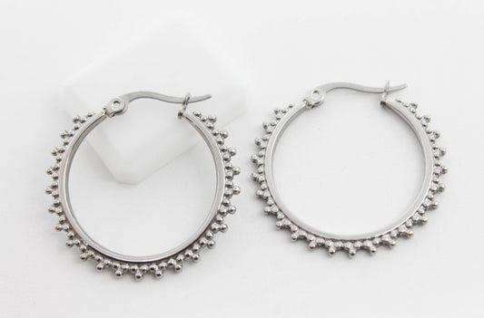 ARRACADA MINI ESFERITAS 30MM; TONO PLATEADO