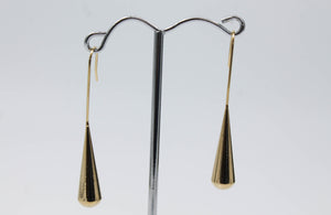 ARETE GOTA LARGA GANCHO, TONO DORADO