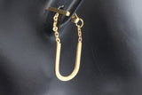ARETES BARRA Y CADENA "U", TONO DORADO