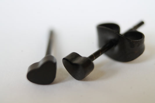 BROQUEL CORAZON 5MM; TONO NEGRO