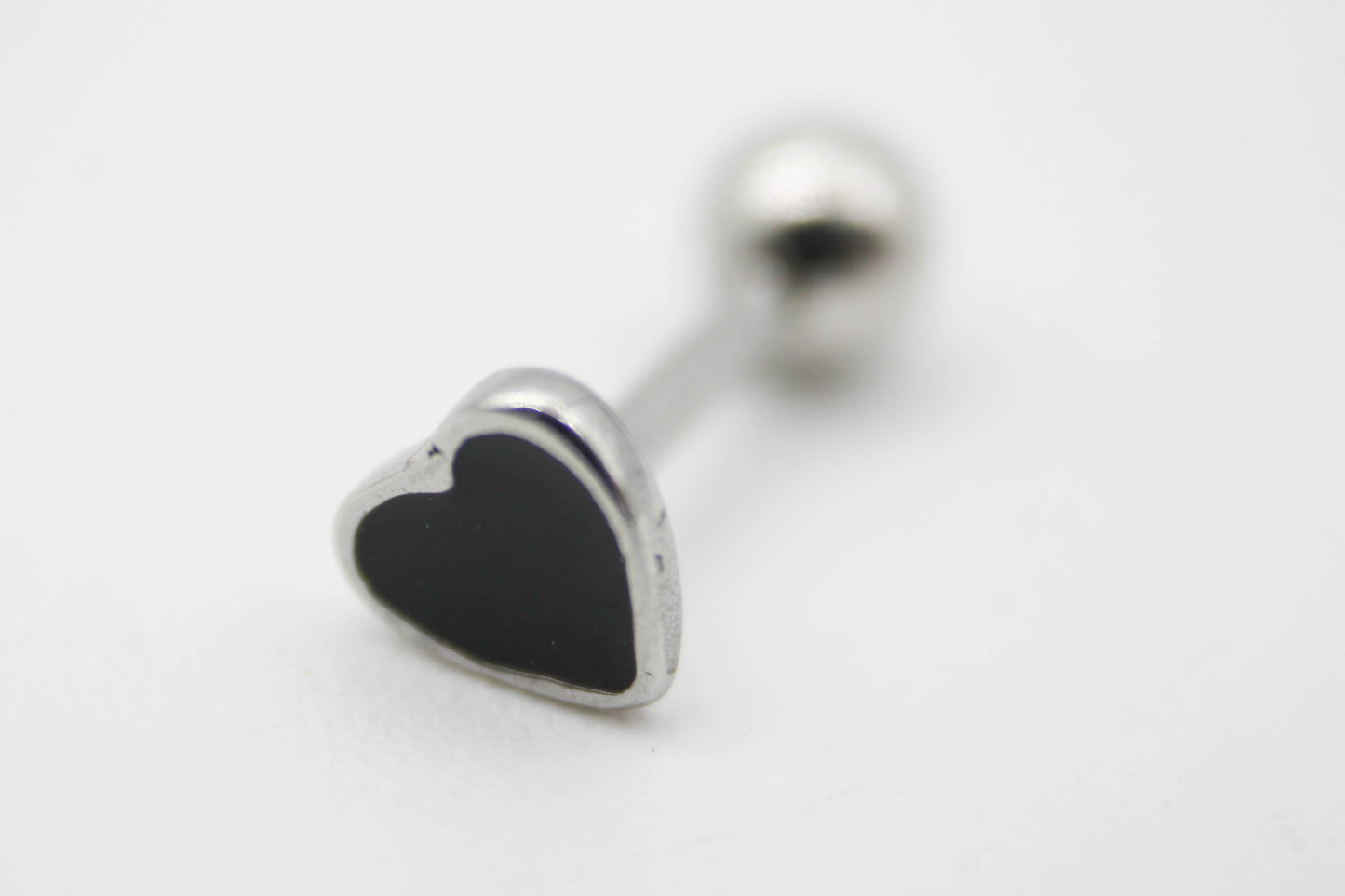 PIERCING CORAZON ESMALTE NEGRO 5MM, TONO PLATEADO