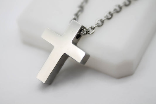 COLLAR CRUZ LISA 14MM; TONO PLATEADO