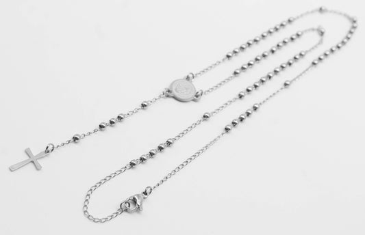 ROSARIO SAN BENITO CHICO 64 CM DE LARGO DIJE 1 X 1 CM TONO PLATEADO