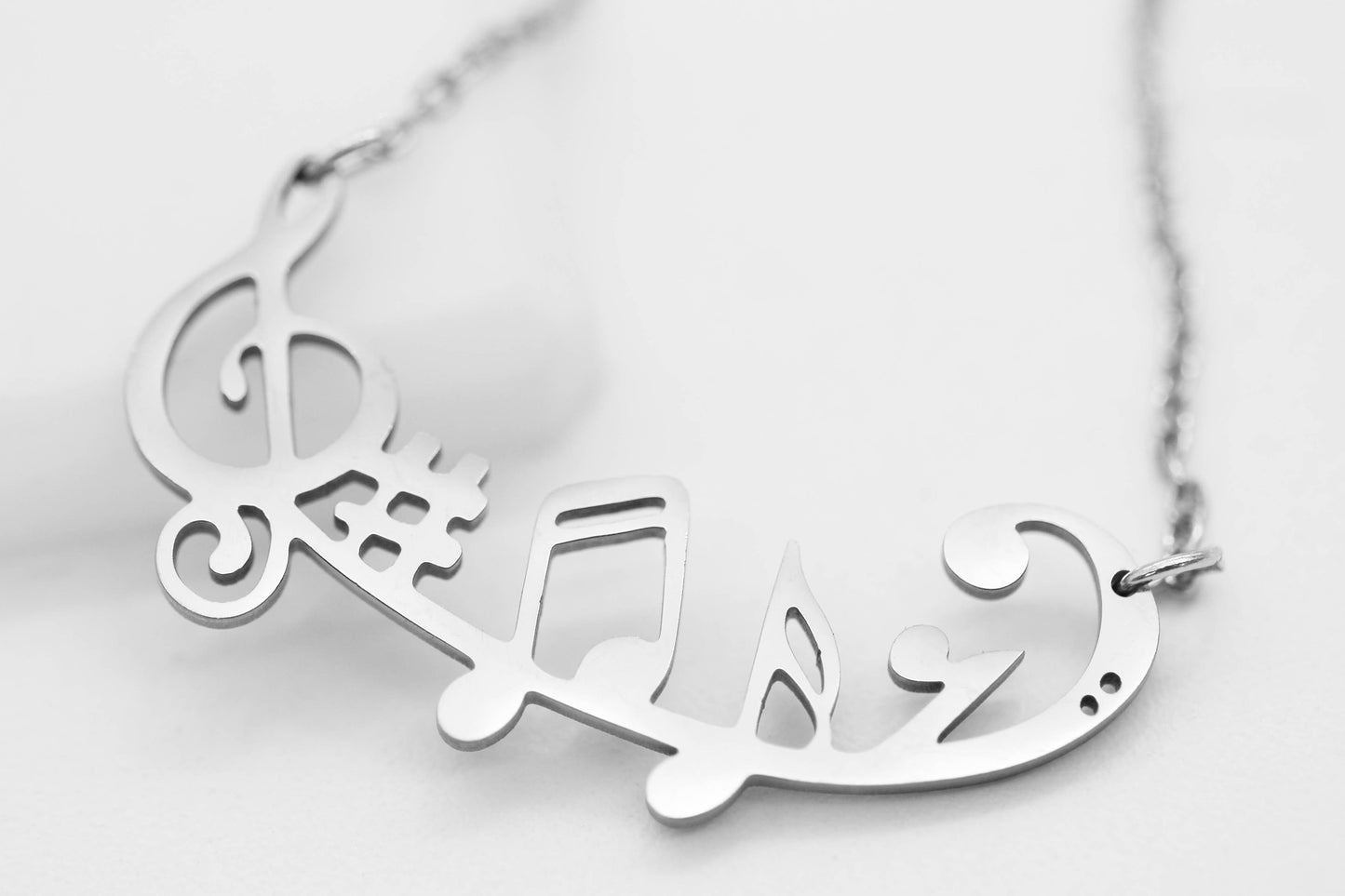 COLLAR CONJUNTO DE NOTAS MUSICALES, TONO PLATEADO