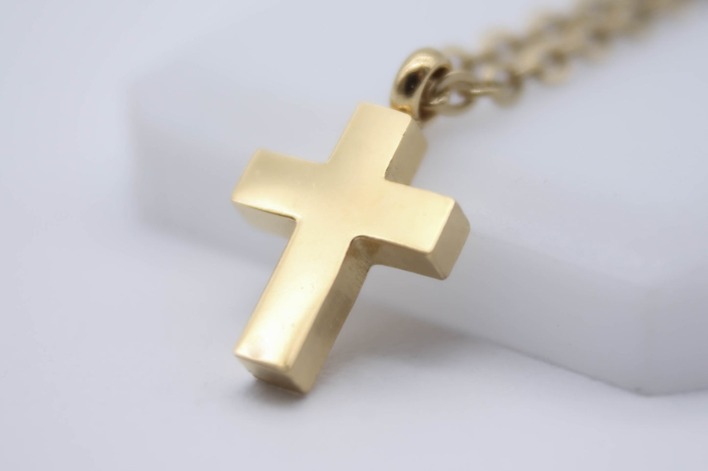 COLLAR CRUZ LISA 14MM; TONO DORADO