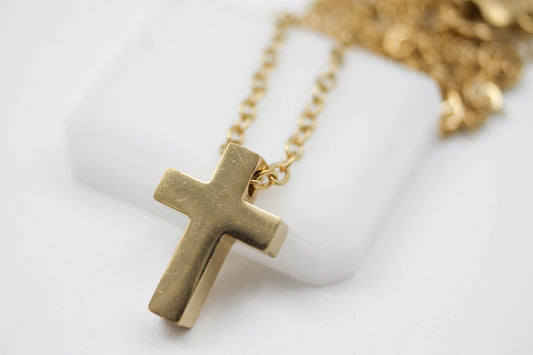 COLLAR CRUZ LISA 14MM; TONO DORADO