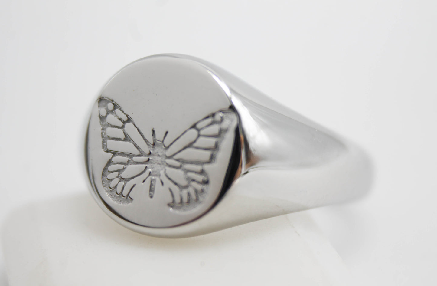 ANILLO MARIPOSA GRABADA, TONO PLATEADO