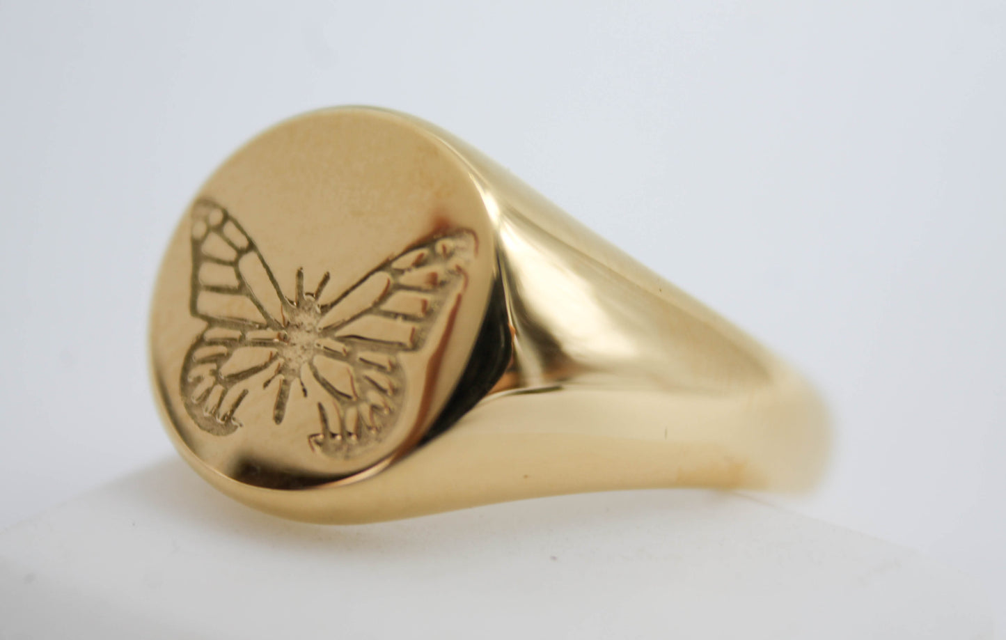 ANILLO MARIPOSA GRABADA, TONO DORADO